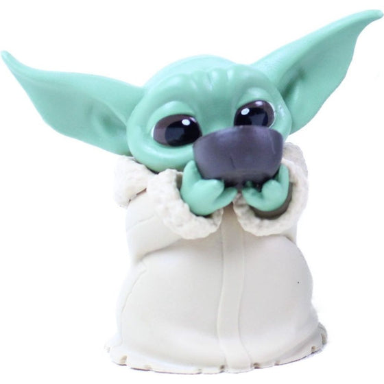 2.5 F12535S00 Star Wars The Bounty Collection The Child Collectible Toy 2.2-Inch The Mandalorian “Baby Yoda” Sipping Soup Pose Figure, Kids Ages 4 And Up